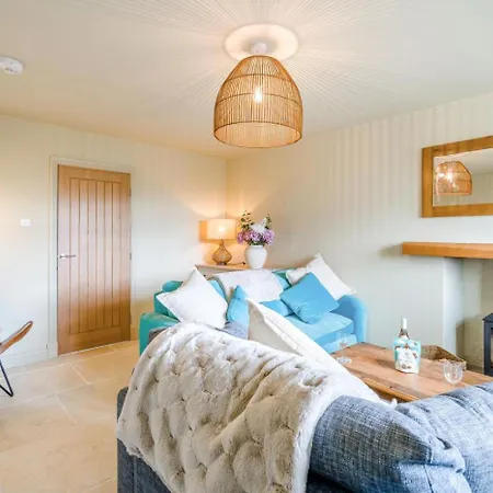 2 Bed In Simonstone Oc-s41050