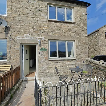 2 Bed In Simonstone Oc-s41050